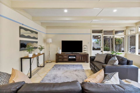 SANDY ANN At Lonnie - Holiday Cairns 2