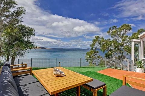 Sandy Bay Beachfront Oasis Direct Beach Access - Holiday Cairns 0