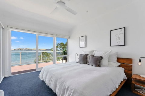 Sandy Bay Beachfront Oasis Direct Beach Access - Holiday Cairns 3
