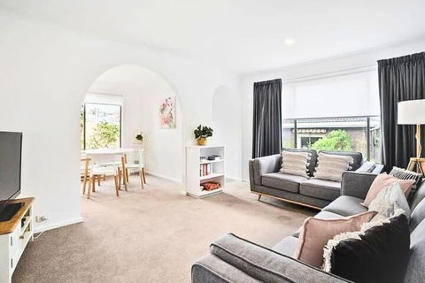 Sandy Bay Cozy Cottage Close To CBD - Holiday Cairns 0