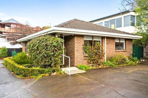 Sandy Bay Cozy Cottage Close To CBD - Holiday Cairns 2