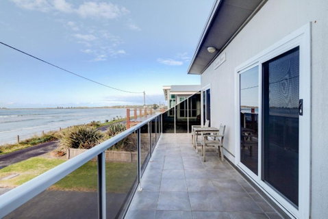 Sandy Cove - Holiday Cairns 3