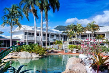 South Cairns Resort with Holiday Cairns