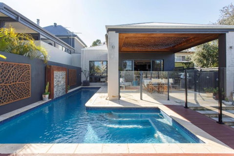 Stella Retreat - Townhouse With Pool - Holiday Cairns 0