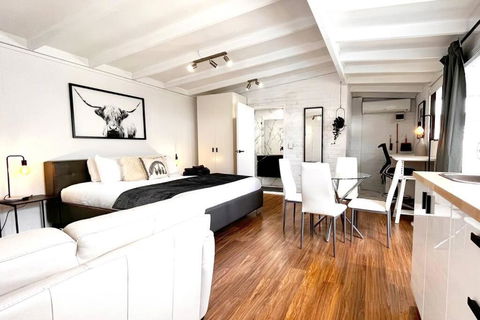 Studio C By Breckler Park - Holiday Cairns 3