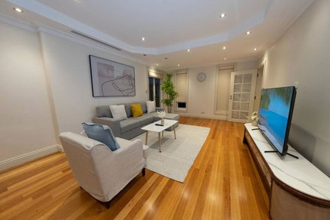 Sydney Strathfield 4 Bed Luxury House With Pool - Holiday Cairns 1