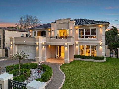 Sydney Strathfield 4 Bed Luxury House With Pool - Holiday Cairns 3