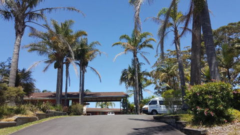 Tabourie Lake Motor Inn - Holiday Cairns 0