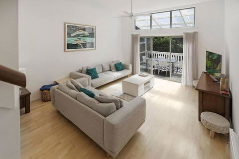 THE BAY - Luxury Accommodation By The Sea - Holiday Cairns 0