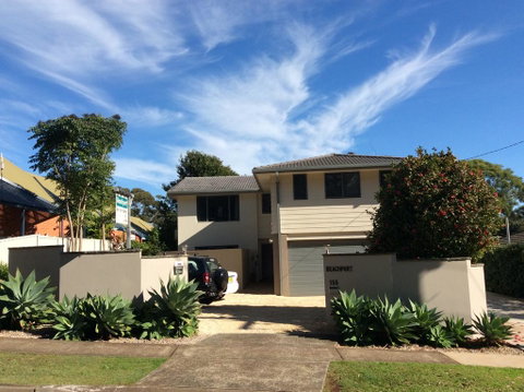 Beachport Bed & Breakfast - Holiday Cairns 0