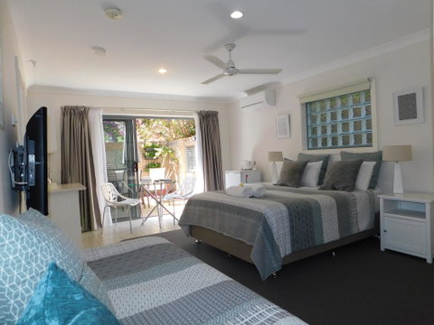 Beachport Bed & Breakfast - Holiday Cairns 3
