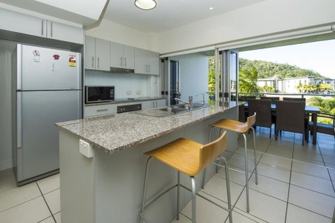 Beachside Apartment 13 - Holiday Cairns 1