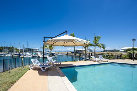 Beachside Apartment 13 - Holiday Cairns 3