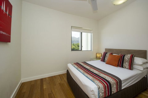 Beachside Apartment 14 - Holiday Cairns 3