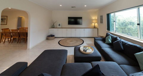 Beachside At Normanville - 7 Ronald Street - Holiday Cairns 3