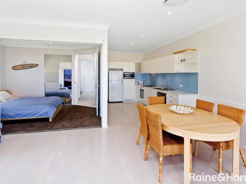 Beachside Bungalow #4 - 4/139 Avoca Drive, Avoca Beach - Holiday Cairns 3