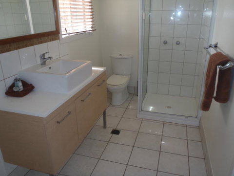 Beachside Holiday Units - Holiday Cairns 1