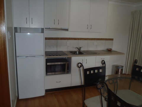 Beachside Holiday Units - Holiday Cairns 2