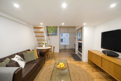 Beachside Luxury Loft Apartment - Holiday Cairns 1