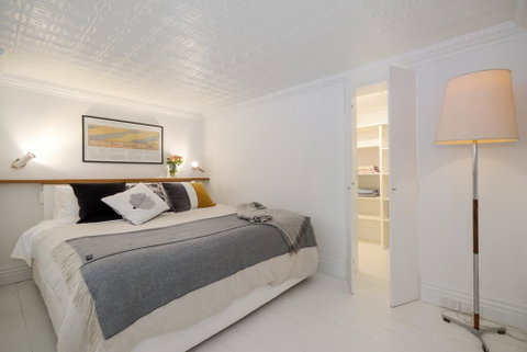 Beachside Luxury Loft Apartment - Holiday Cairns 2