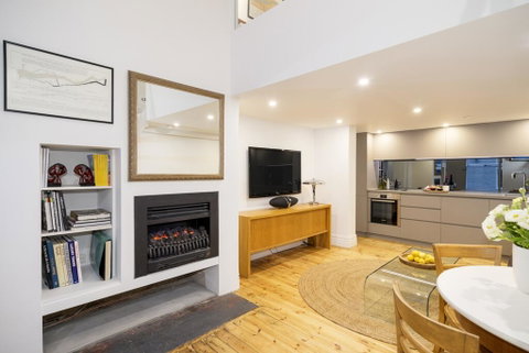 Beachside Luxury Loft Apartment - Holiday Cairns 3
