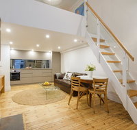 Beachside luxury loft apartment - Holiday Cairns