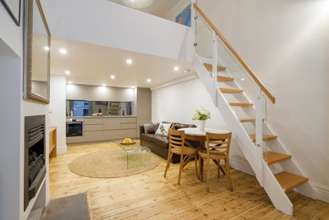 Beachside Luxury Loft Apartment - Holiday Cairns 0