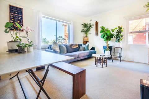 Beautiful Beach Home In Superb Location - Holiday Cairns 1