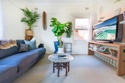 Beautiful Beach Home In Superb Location - Holiday Cairns 0