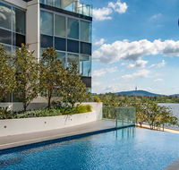 Beautiful Modern Lake View Apartment - Holiday Cairns