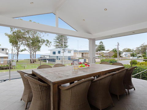 Beauty And The Beach', 88 Foreshore Drive - Large Home With WIFI & Water Views - Holiday Cairns 0