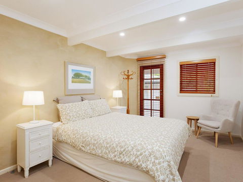 Beauty And The Beach', 88 Foreshore Drive - Large Home With WIFI & Water Views - Holiday Cairns 3