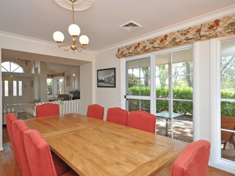 Beggars Bridge Vineyard Homestead W/ Pool + Wifi + Tennis + Vineyard - Holiday Cairns 1