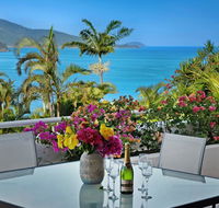 Bella Azure Two Bedroom Two Bathroom Spacious Ocean-view Apartment With Golf Buggy - Holiday Cairns