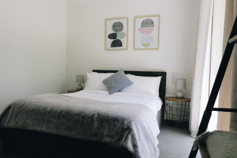 Bells Beach Cottages - Holiday Cairns 2