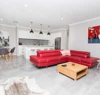Best Central Wagga Townhouse - Holiday Cairns
