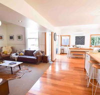 Best Location in Hobart Luxury 4 bedroom with stunning views - Holiday Cairns