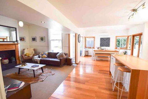 Best Location In Hobart! Luxury 4 Bedroom With Stunning Views - Holiday Cairns 0