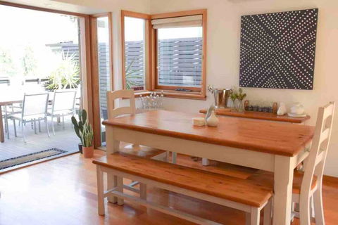 Best Location In Hobart! Luxury 4 Bedroom With Stunning Views - Holiday Cairns 2