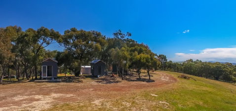 Big Tiny Seven Hills Tiny House, Tallarook - Holiday Cairns 0
