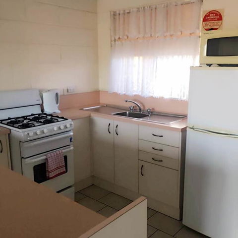 Black Swan Motor Inn - Holiday Cairns 3