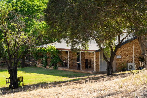 Blickinstal Barossa Valley Retreat - Holiday Cairns 3