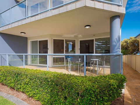 Blue Pacific 2 - Across The Road From Pippi Beach - Holiday Cairns 3