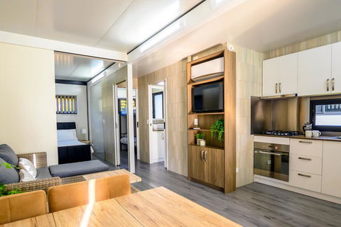 Blue Sapphire Village - Holiday Cairns 2