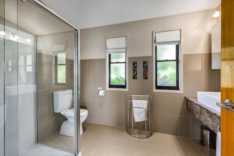 Blue Summit Cottages - Holiday Cairns 1