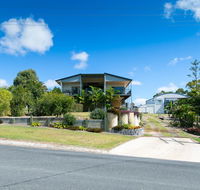 Blue Water Retreat - Upstairs  Downstairs - Holiday Cairns