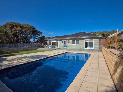 Bluetopia - Sparkling Solar Heated Pool! - Holiday Cairns 1