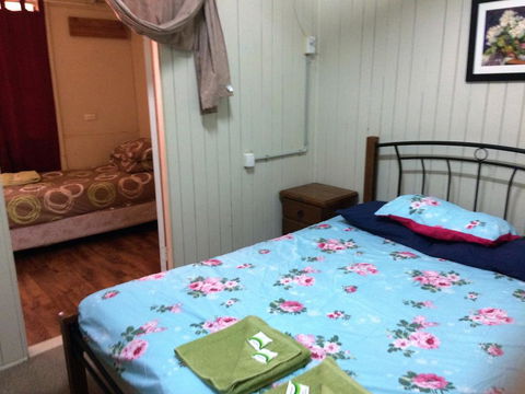 Bluff Hotel - Holiday Cairns 0