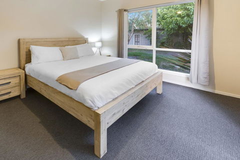 Bluff View River House - Stunning Riverfront - Holiday Cairns 1