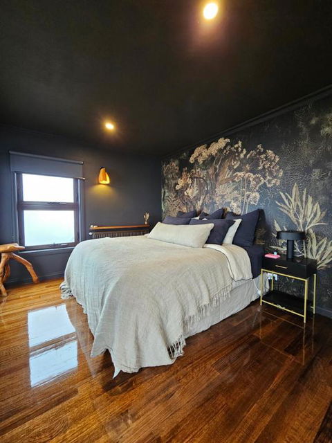 THE KEEP - Tasmania - Holiday Cairns 3